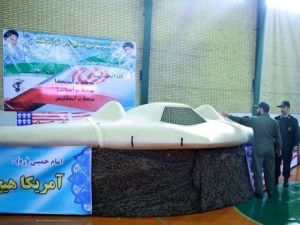 صورة بثها الموقع الرسمي للحرس الثوري الايراني لما يقول انها طائرة الاستطلاع الاميركية التي اسقطت 
