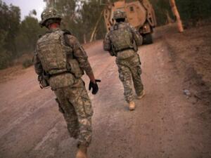 جنود اميركيون يشاركون في دورية في ناحية الاسكندرية بمحافظة بابل
