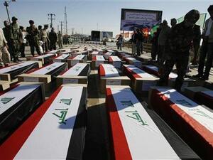 نعوش بها رفاة جنود عراقيين قتلوا في الحرب بين العراق وايران على الجانب الايراني من معبر شلمجة الحدودي
