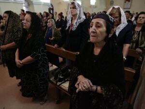 مسيحيون يصلون في احدى كنائس اربيل
