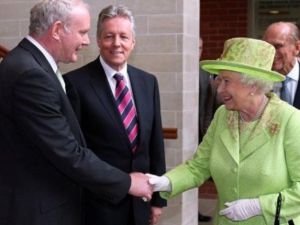 مصافحة تاريخية