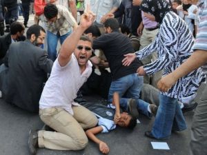 اصابة متظاهرين خلال تفريق الشرطة تظاهرة مطالبة باصلاحات في الدار البيضاء في 29 ايار/مايو
