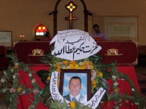 القرار جاء بعد خمسة ايام على قيام مصريين غاضبين بحرق العلم الليبي امام السفارة