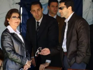 سوزان مع نجليها 