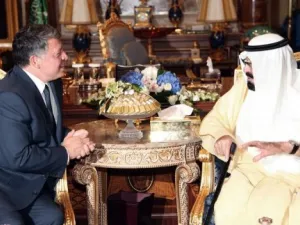 صورة نشرتها وكالة بترا العاهلين السعودي عبد الله بن عبد العزيز والاردني عبد الله الثاني في جدة 
