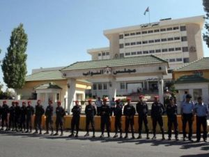الشرطة الاردنية امام مجلس النواب في عمان