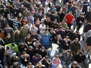 محتجون على رفع اسعار الوقود في الاردن يتظاهرون في العاصمة عمان
