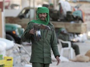 جندي من قوات القذافي في مصراتة
