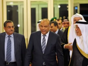 رئيس مجلس الشعب سعد الكتاتني (وسط) والشورى احمد فهمي لدى وصولهما للقاء وزير الخارجية الامير سعود الفيصل   