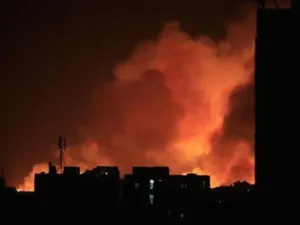 دخان حريق بمصنع للذخيرة في الخرطوم
