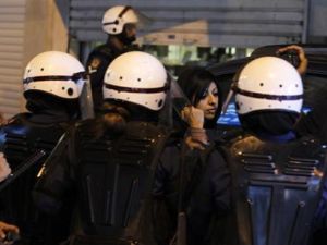 وات الامن تلقي القبض على زينب الخواجة ابنة الناشط الحقوقي عبد الله الخواجة
