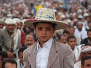 طفل يشارك في تظاهرة مناهضة للرئيس اليمني في صنعاء الجمع
