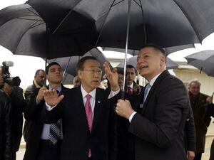 بان كي مون..استقبال بالاحذية