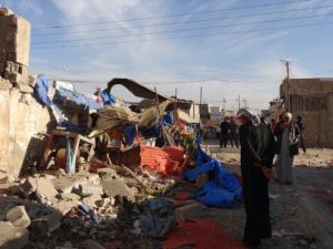 Iraqi civilians inspect the damage following a car bomb attack that happened late at night in Kirkuk, north of Baghdad, on Wednesday, that killed one and wounded several. (Photo: AFP / MARWAN IBRAHIM) 