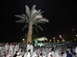الالاف يتظاهرون بالكويت ضد حكم الغاء الانتخابات  
