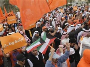 متظاهرون ضد البرلمان الجديد في الكويت يوم السبت