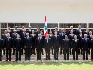 الحكومة اللبنانية الجديدة التي يجري مناقشة الثقة بشأنها الثلاثاء
