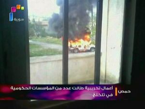 صورة من التلفزيون السوري عن "اعمال تخريبية في تلكلخ" 
