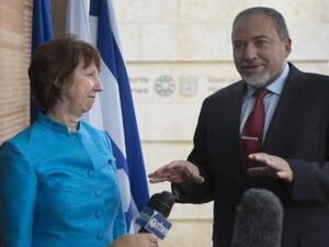 وزير الخارجية الاسرائيلي افيغدور ليبرمان مع وزيرة خارجية الاتحاد الاوروبي كاثرين اشتون