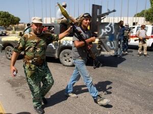مقاتلون من المجلس الوطني الانتقالي متوجهين الى سرت