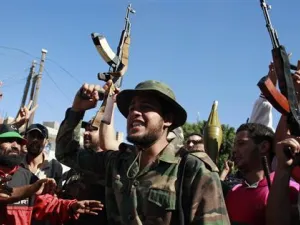 ثوار قرب الزاوية
