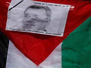 عشرات الإصابات في اشتباكات بين فلسطينيين والجيش الإسرائيلي