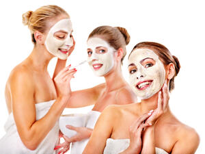 للمراهقات: 7 خطوات عليك مراعاتها قبل وضع الماسك على وجهك