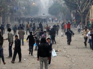 من احداث الشغب امام وزارة الداخلية في القاهرة 