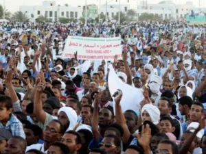 آلاف المعارضين يطالبون برحيل الرئيس الموريتاني 