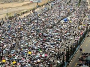 متظاهرون ضد النظام اليمني في صنعاء
