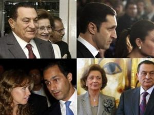 علاء وزوجته (يمين اعلى) وجمال وزوجته (يسار اسفل) ووالداهما حسني مبارك وسوزان ثابت
