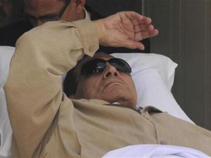 مبارك داخل المحكمة السبت