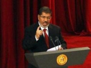 مرسي يلقي خطابه في قطاعة الاحتفالات بجامعة القاهرة