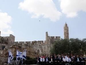 نتانياهو خلال الاحتفال مع طاقمه الوزاري