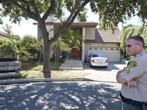 عائلة منتج الفيلم المسيء للاسلام تغادر منزلها  