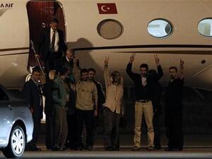 اسرى فلسطينيون محررون لدى وصولهم إلى انقرة
