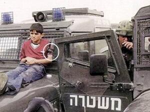 اسرائيل تعذب الاطفال وتستخدمهم دروعا بشرية