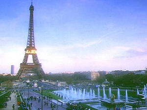 Covering the panoramic view of Paris, the fashion show will present extraordinary collections from eight countries and mark Jessica’s eighth history making catwalk around the world.
