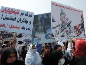 تظاهرات في افغانستان اثر قيام جنود اجانب بتدنيس المصحف