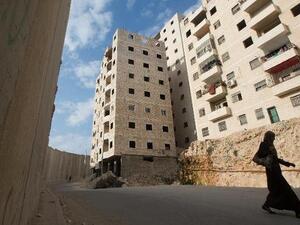 الجدار الفاصل في حي راس خميس في القدس الشرقيةالجدار الفاصل في حي راس خميس في القدس الشرقية
