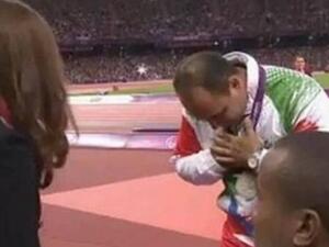 Mehrdad Karam Zadeh bowed his head rather than have contact with an unrelated woman (source: Press TV)