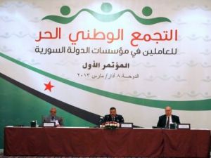 رئيس التجمع الوطني الحر المعارض السوري رياض حجاب يتحدث في افتتاح المؤتمر الاول للتجمع في الدوحة.
