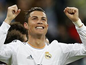 رونالدو يحتفل بهدفه