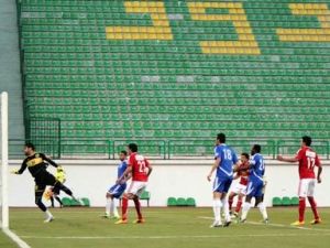 لحظة تسجيل هدف الأهلي الأول