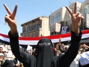 متظاهرون معارضون للنظام في صنعاء الاحد
