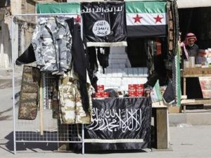 اعلام الانتفاضة السورية واعلام اسلامية في الرقة شرقي البلاد
