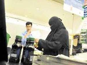 A Saudi woman cashier waits for customers at a supermarket in the coastal city of Jeddah. Picture source- 'Sionisme'