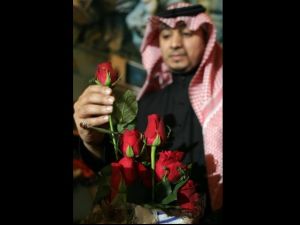 Six roses are not going to cut this it Valentine's Day- Shown for illustrative purposes. (Image source: "librabunda.blogspot.com")