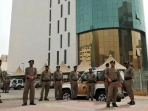 رجال شرطة سعوديون