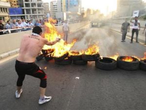 احتجاجات في بيروت عقب اختطاف اللبنانيين في سوريا